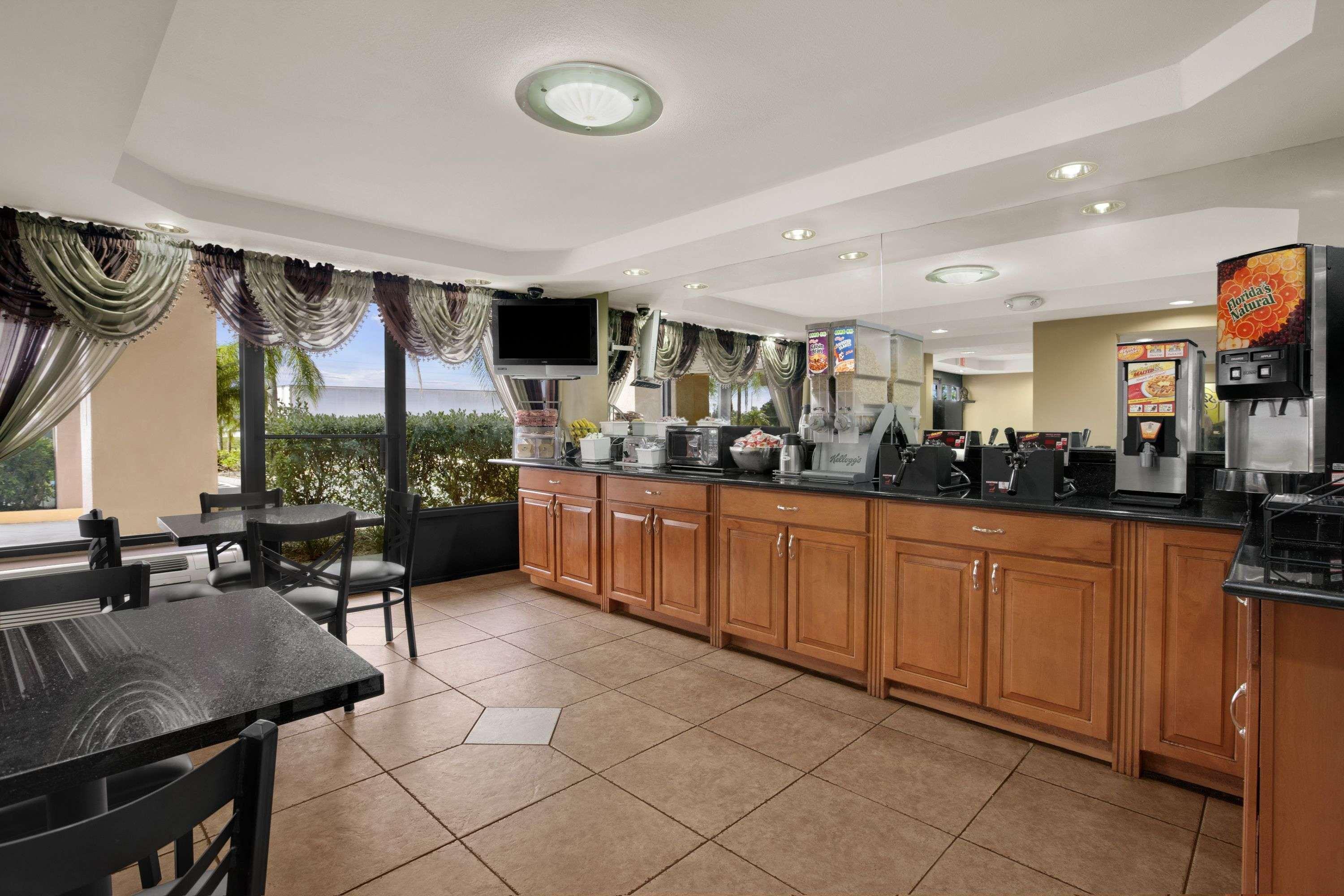 Super 8 By Wyndham Fort Myers Exteriér fotografie